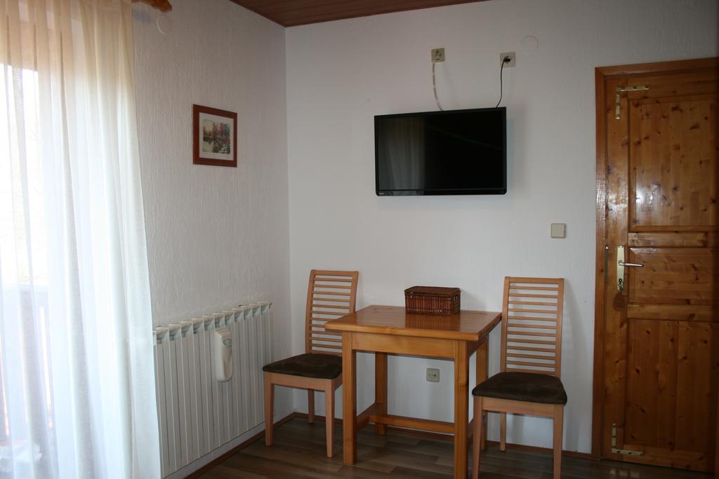 Guesthouse Hodak Seliste Dreznicko Rum bild
