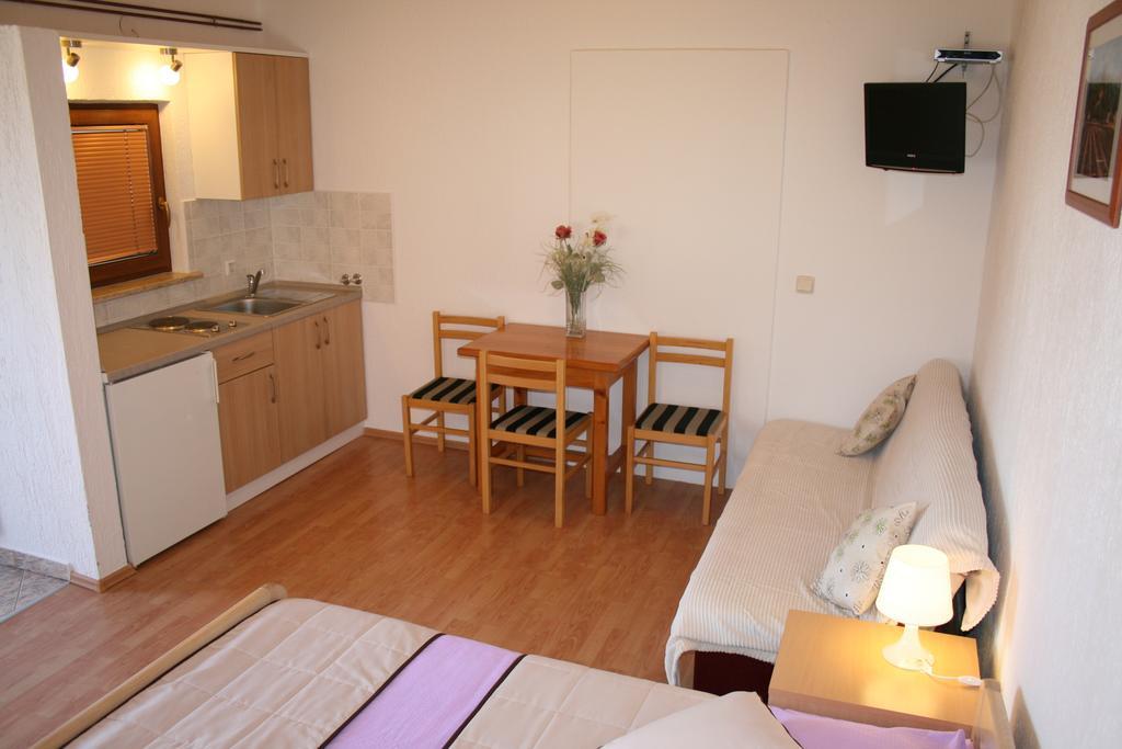 Guesthouse Hodak Seliste Dreznicko Rum bild