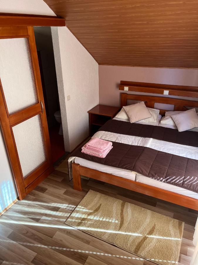 Guesthouse Hodak Seliste Dreznicko Exteriör bild