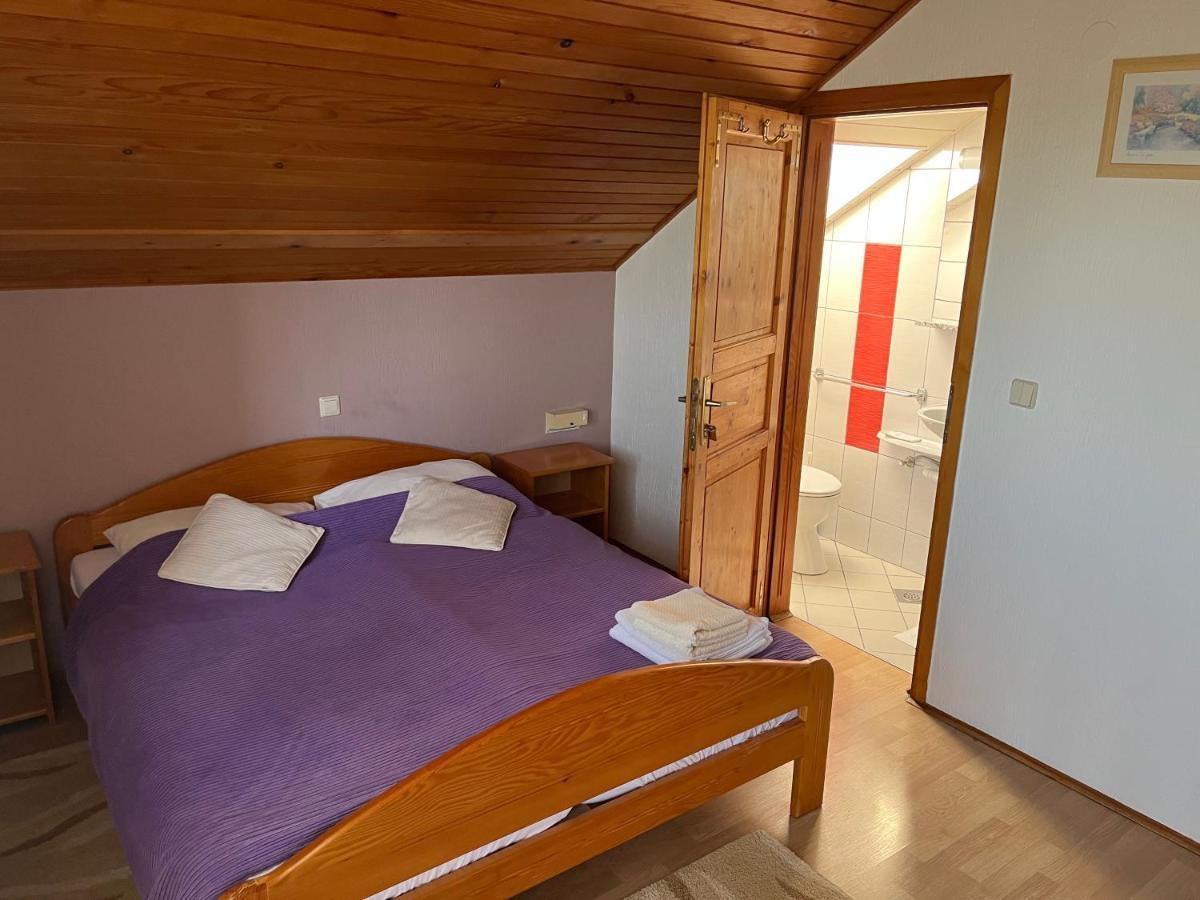 Guesthouse Hodak Seliste Dreznicko Exteriör bild